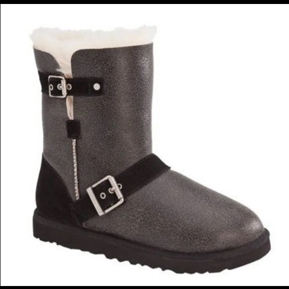 Dylan UGG Boot - Picture 2 of 16